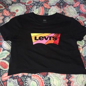 another hand cropped levi’s tee
